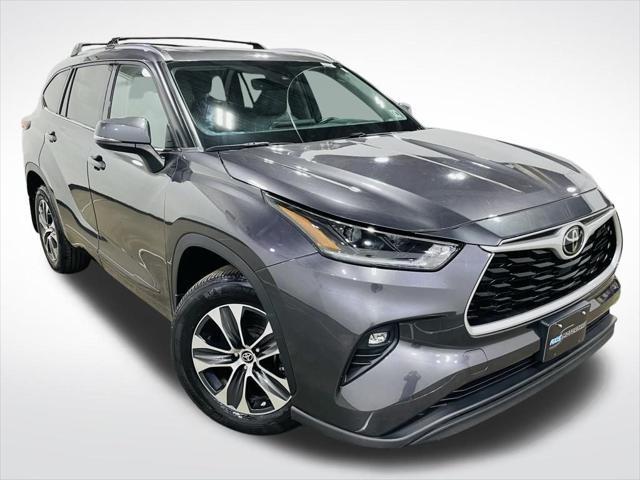 used 2021 Toyota Highlander car, priced at $31,498