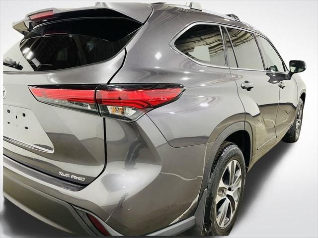 used 2021 Toyota Highlander car, priced at $31,498