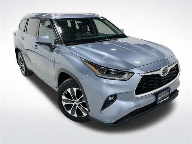 used 2021 Toyota Highlander car, priced at $31,998