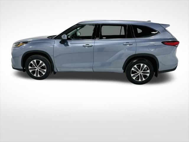 used 2021 Toyota Highlander car, priced at $31,998