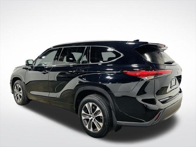 used 2020 Toyota Highlander car, priced at $29,498