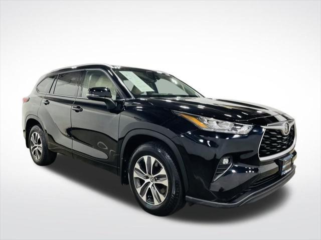 used 2020 Toyota Highlander car, priced at $29,498