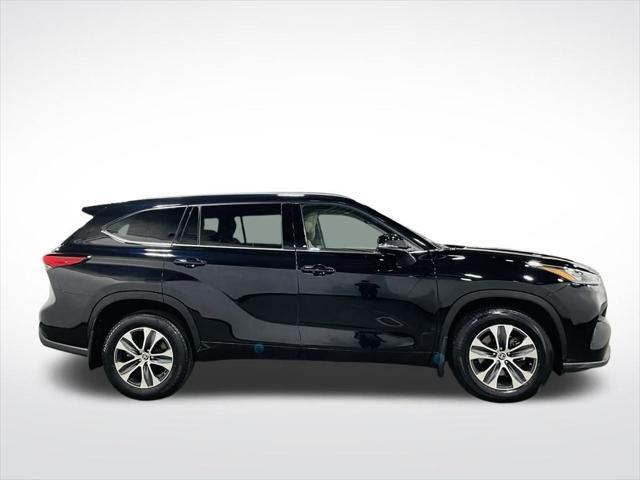 used 2020 Toyota Highlander car, priced at $29,498