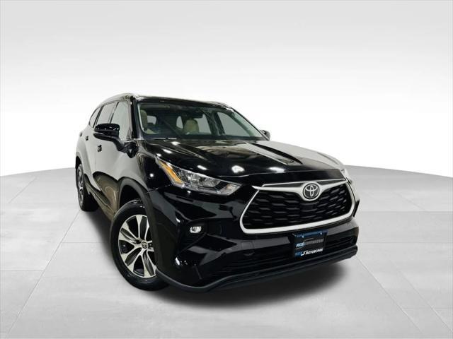 used 2020 Toyota Highlander car, priced at $27,998