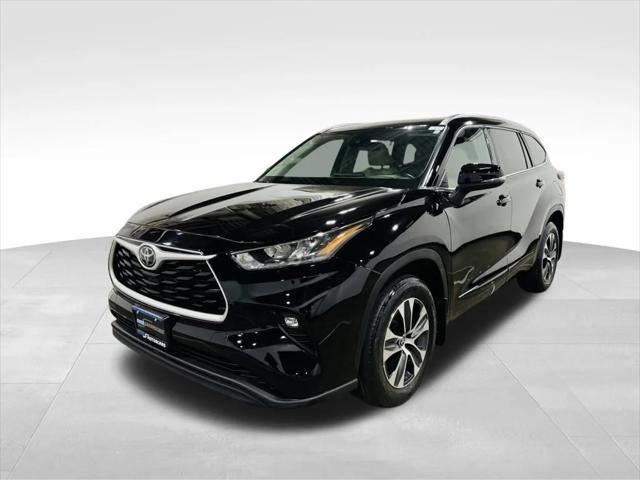 used 2020 Toyota Highlander car, priced at $27,998