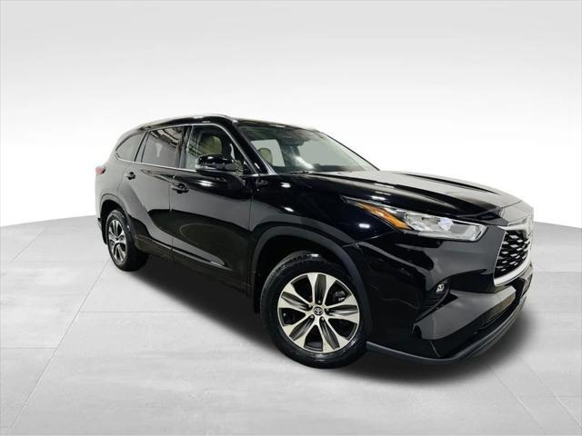 used 2020 Toyota Highlander car, priced at $27,998