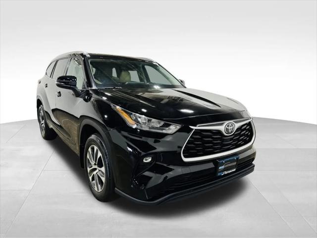 used 2020 Toyota Highlander car, priced at $27,998