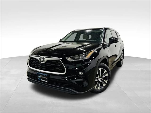 used 2020 Toyota Highlander car, priced at $27,998