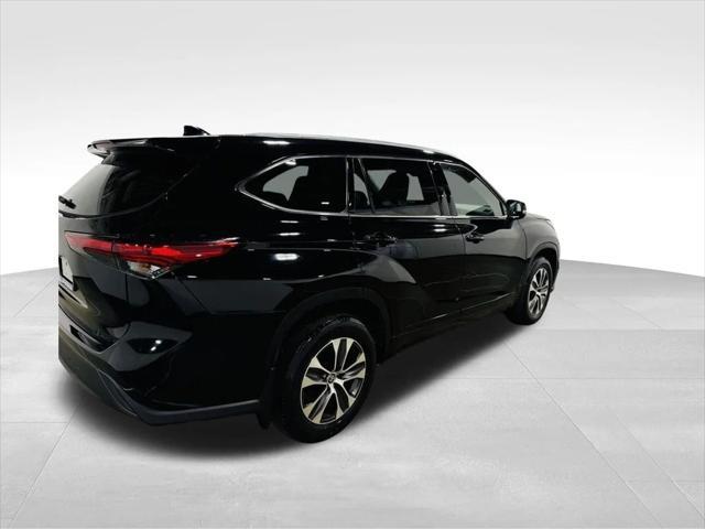 used 2020 Toyota Highlander car, priced at $27,998