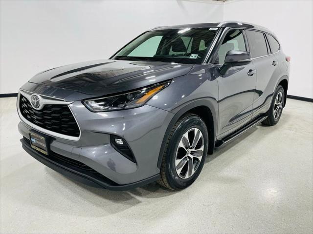 used 2022 Toyota Highlander car, priced at $33,498