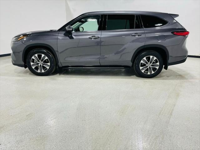 used 2022 Toyota Highlander car, priced at $33,498