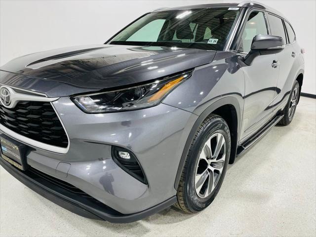 used 2022 Toyota Highlander car, priced at $33,498