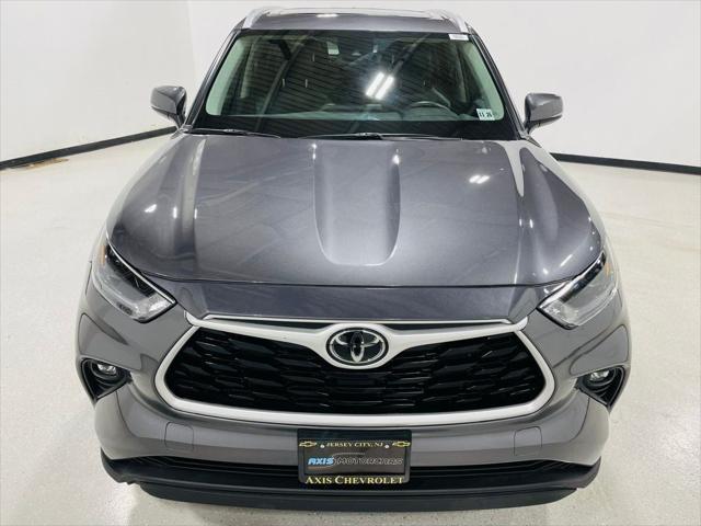 used 2022 Toyota Highlander car, priced at $33,498