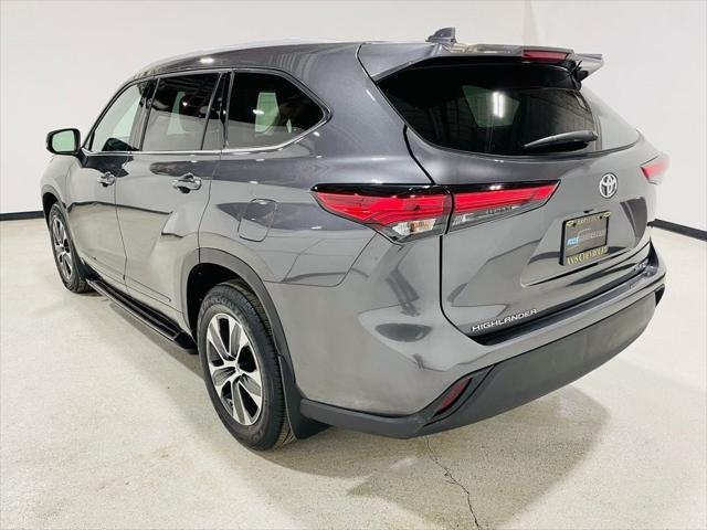 used 2022 Toyota Highlander car, priced at $33,498