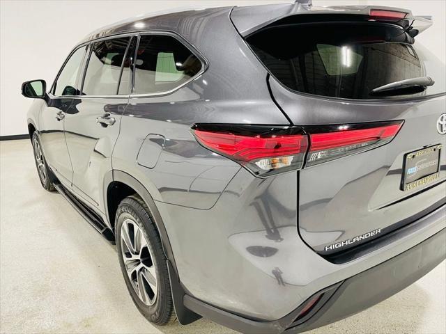 used 2022 Toyota Highlander car, priced at $33,498