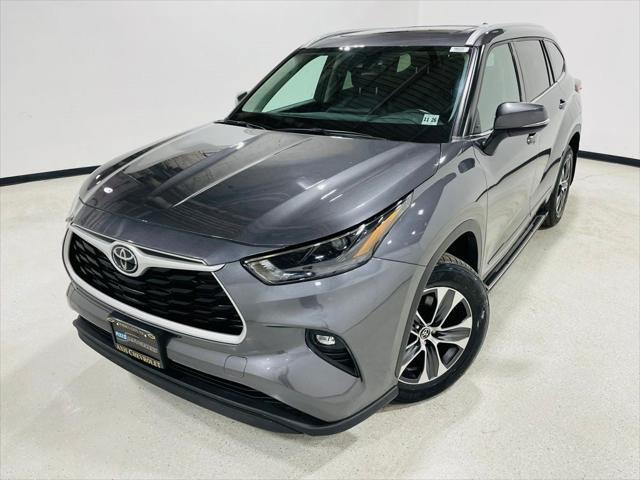 used 2022 Toyota Highlander car, priced at $33,498