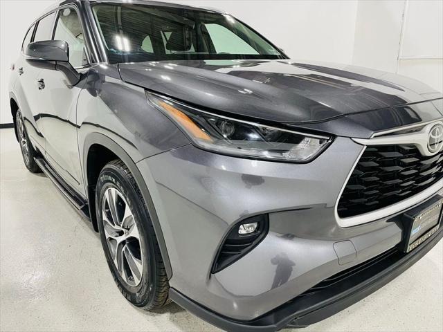 used 2022 Toyota Highlander car, priced at $33,498