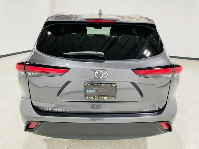 used 2022 Toyota Highlander car, priced at $33,498