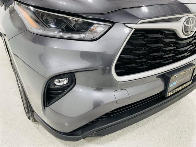 used 2022 Toyota Highlander car, priced at $33,498