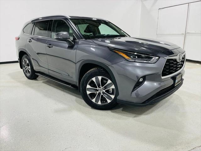 used 2022 Toyota Highlander car, priced at $33,498