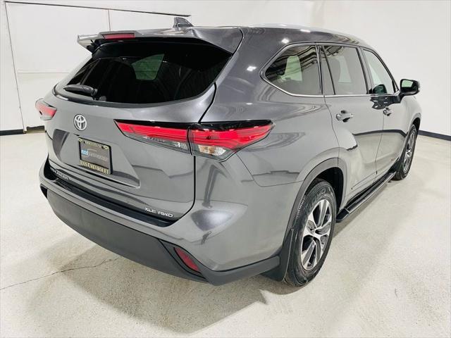 used 2022 Toyota Highlander car, priced at $33,498