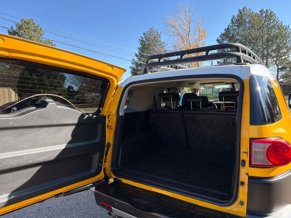 used 2007 Toyota FJ Cruiser car, priced at $13,999
