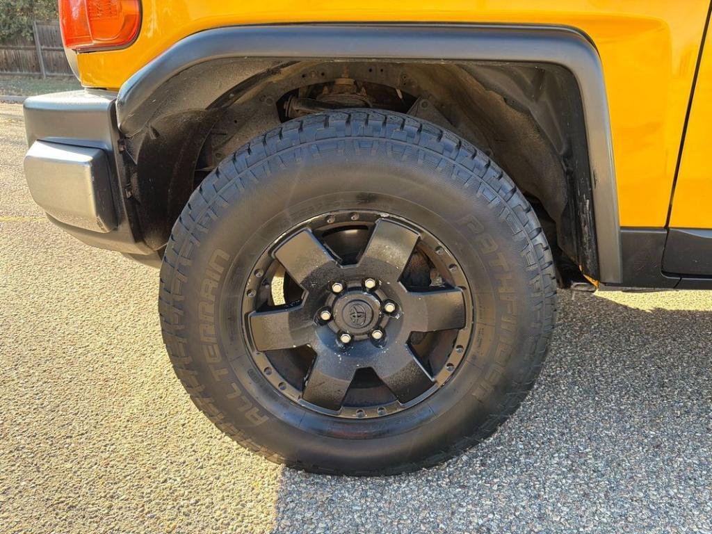 used 2007 Toyota FJ Cruiser car, priced at $13,999