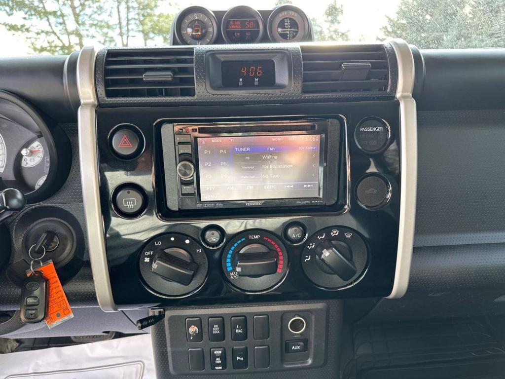 used 2007 Toyota FJ Cruiser car, priced at $13,999