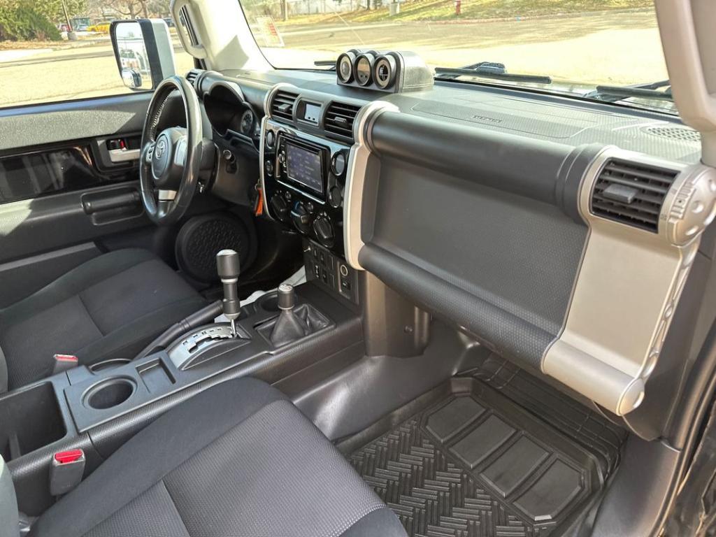 used 2007 Toyota FJ Cruiser car, priced at $13,999