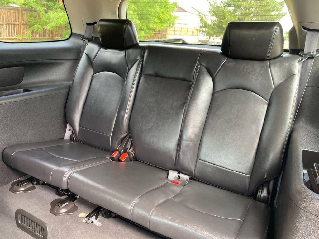 used 2008 Saturn Outlook car, priced at $5,499