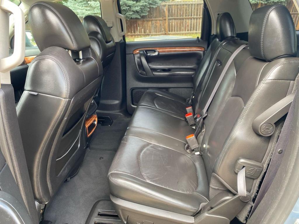 used 2008 Saturn Outlook car, priced at $5,499