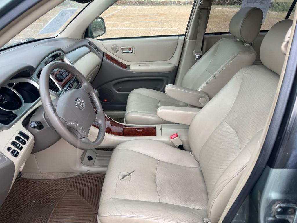 used 2004 Toyota Highlander car, priced at $5,999