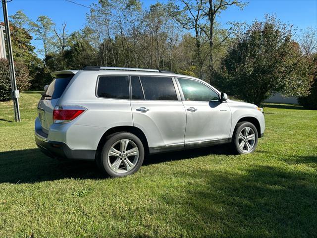 used 2013 Toyota Highlander car, priced at $15,995