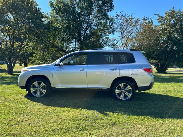 used 2013 Toyota Highlander car, priced at $15,995