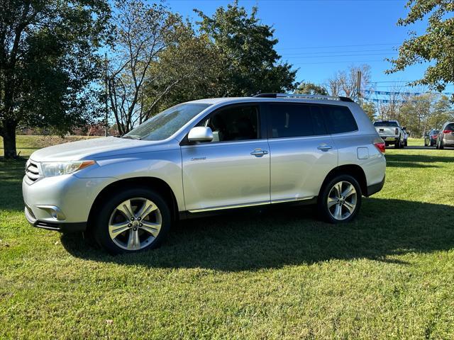 used 2013 Toyota Highlander car, priced at $15,995