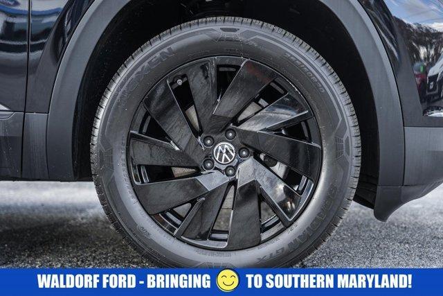 used 2025 Volkswagen Atlas Cross Sport car, priced at $37,500