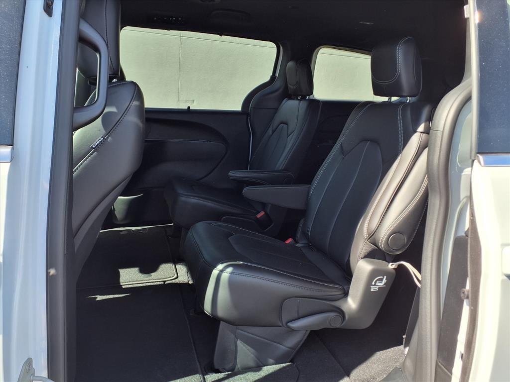 new 2026 Chrysler Pacifica car, priced at $43,460