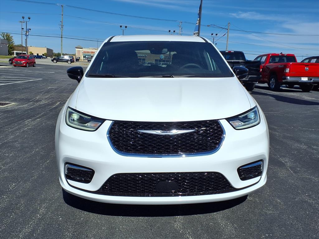 new 2026 Chrysler Pacifica car, priced at $43,460
