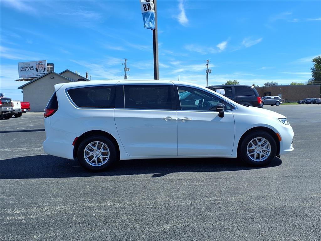 new 2026 Chrysler Pacifica car, priced at $43,460