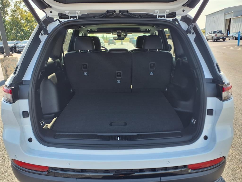 new 2025 Jeep Grand Cherokee car, priced at $45,135