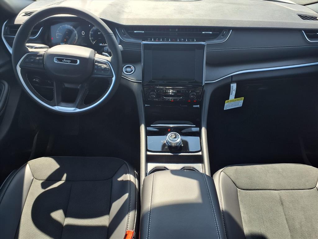 new 2025 Jeep Grand Cherokee car, priced at $45,135