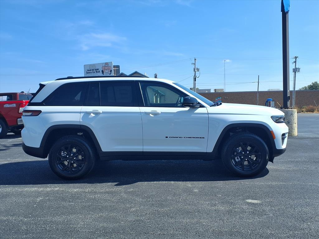 new 2025 Jeep Grand Cherokee car, priced at $45,135