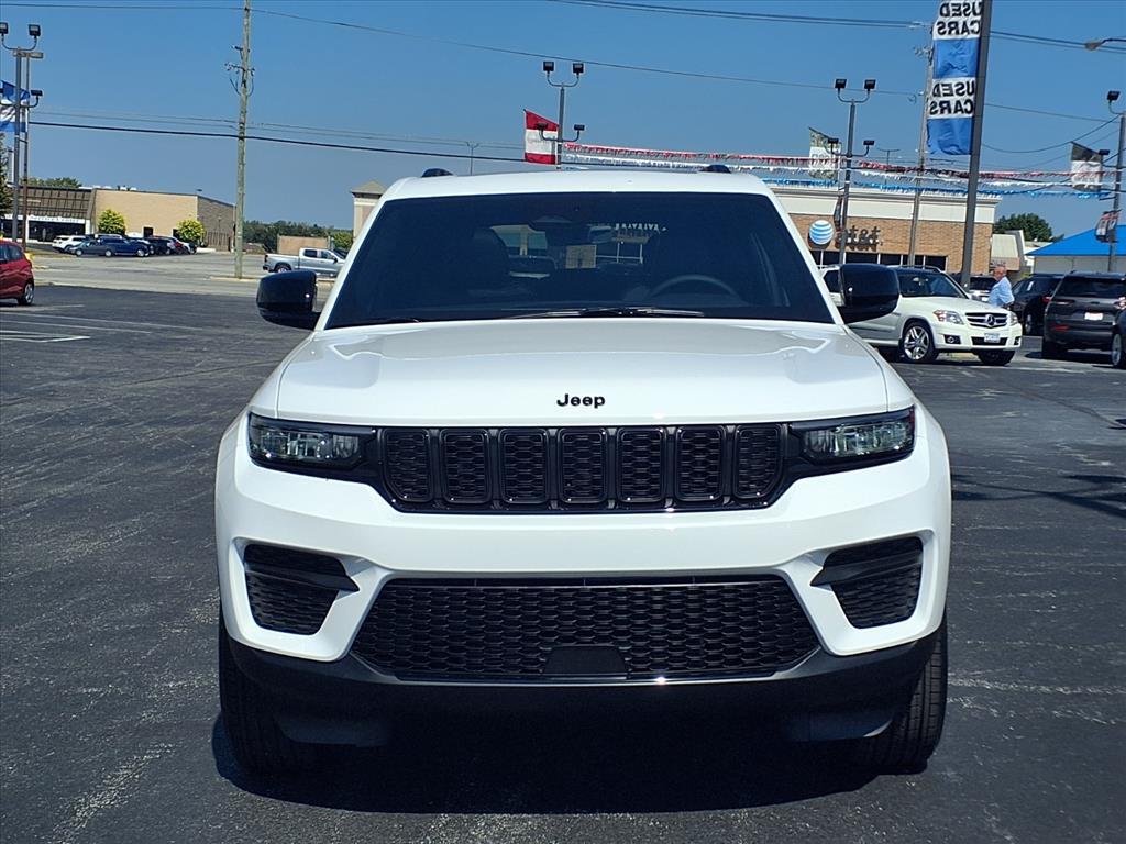 new 2025 Jeep Grand Cherokee car, priced at $45,135