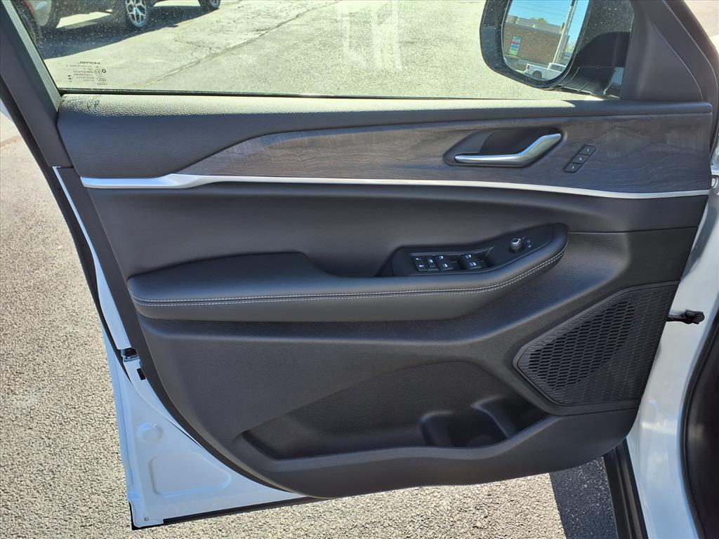new 2025 Jeep Grand Cherokee car, priced at $53,140