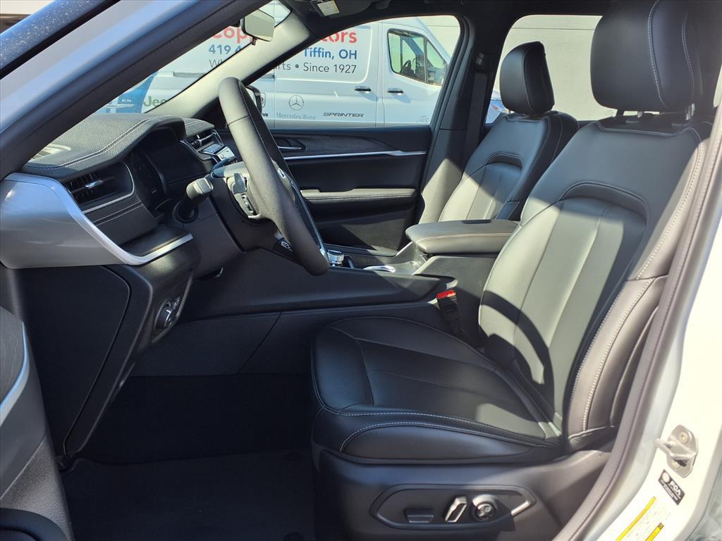 new 2025 Jeep Grand Cherokee car, priced at $53,140