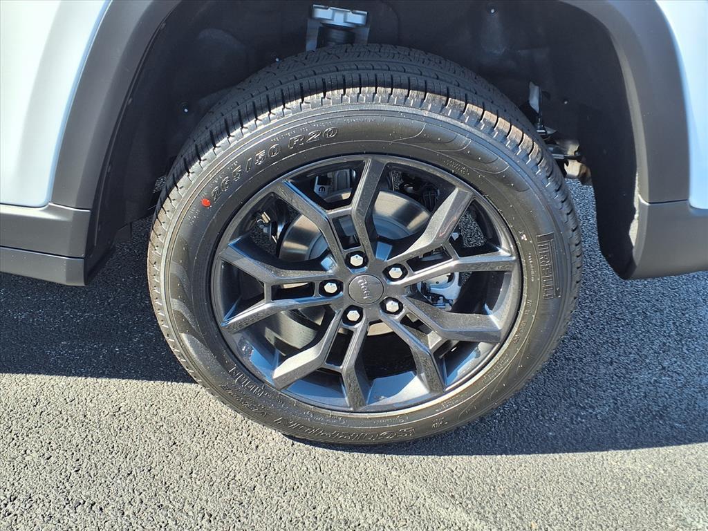 new 2025 Jeep Grand Cherokee car, priced at $53,140