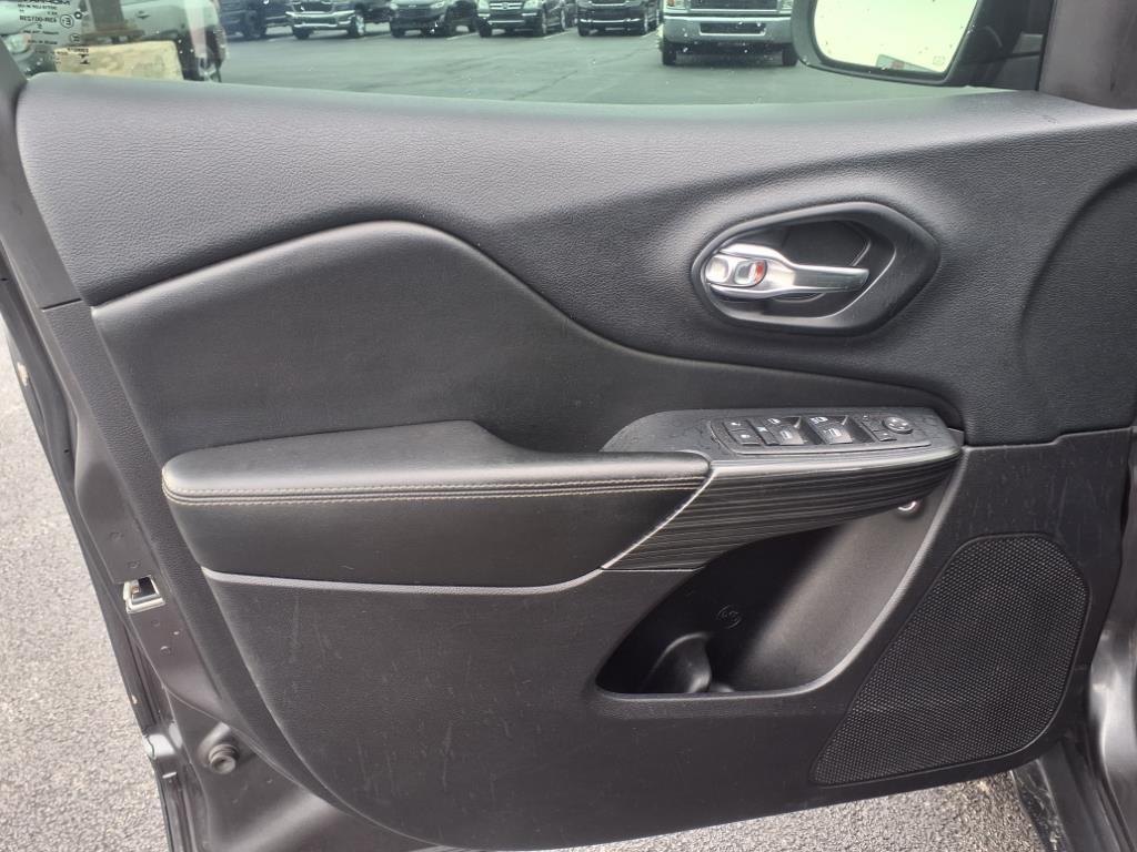 used 2015 Jeep Cherokee car, priced at $9,235