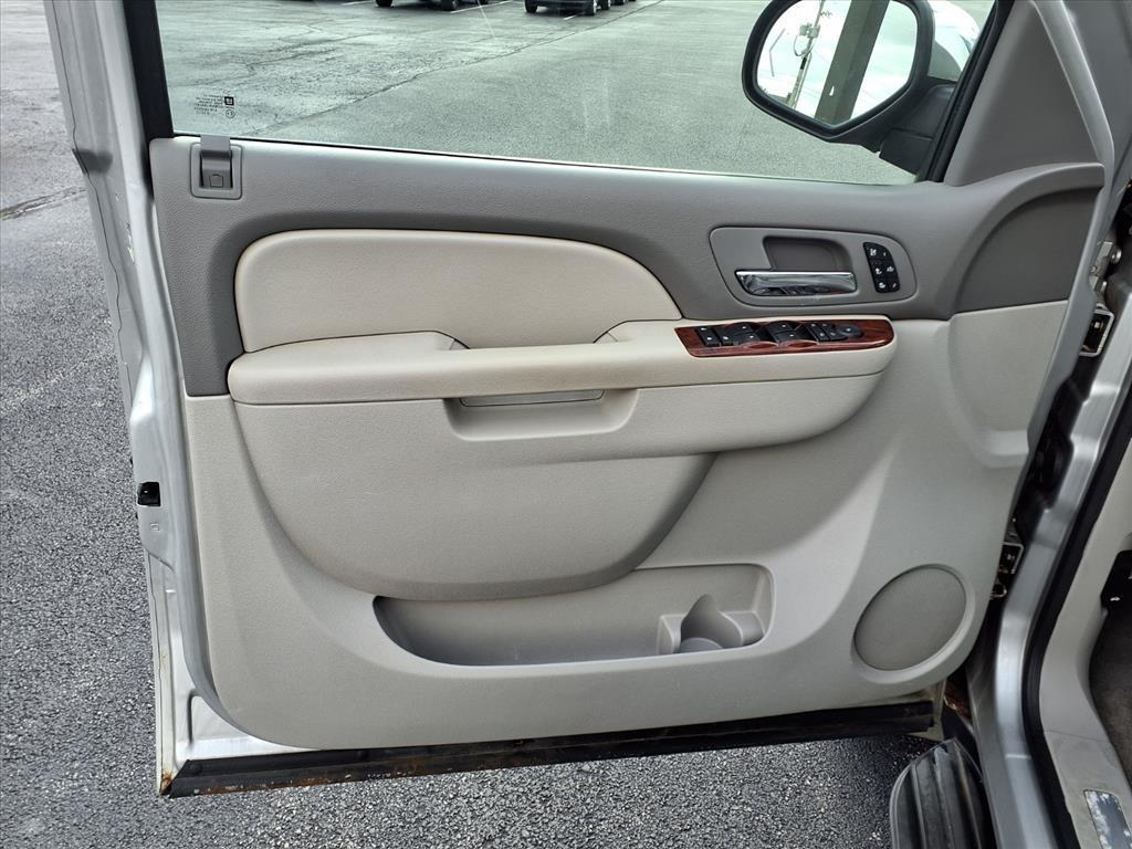 used 2011 Chevrolet Suburban car, priced at $7,500
