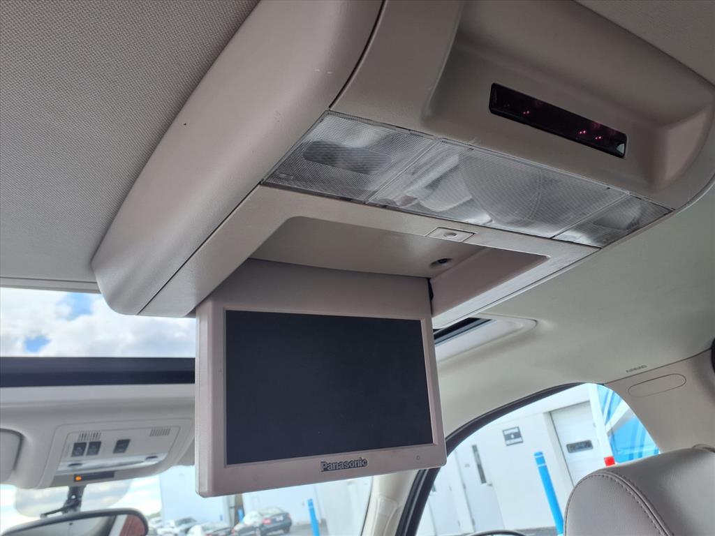 used 2011 Chevrolet Suburban car, priced at $7,500