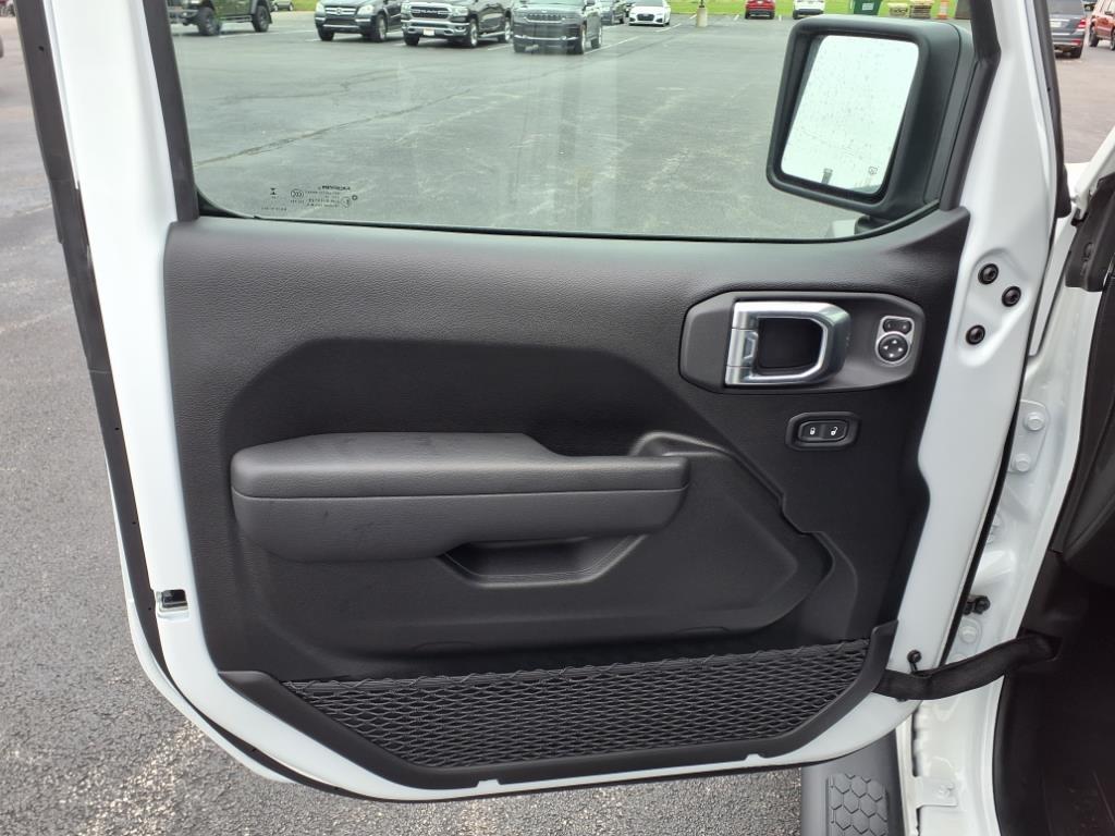 new 2025 Jeep Wrangler car, priced at $49,375